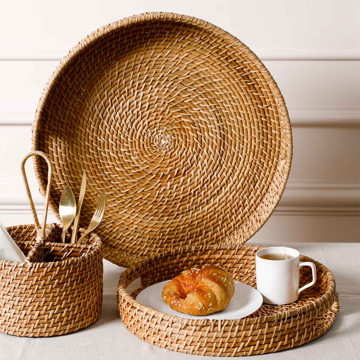 Halo Rattan Tray L