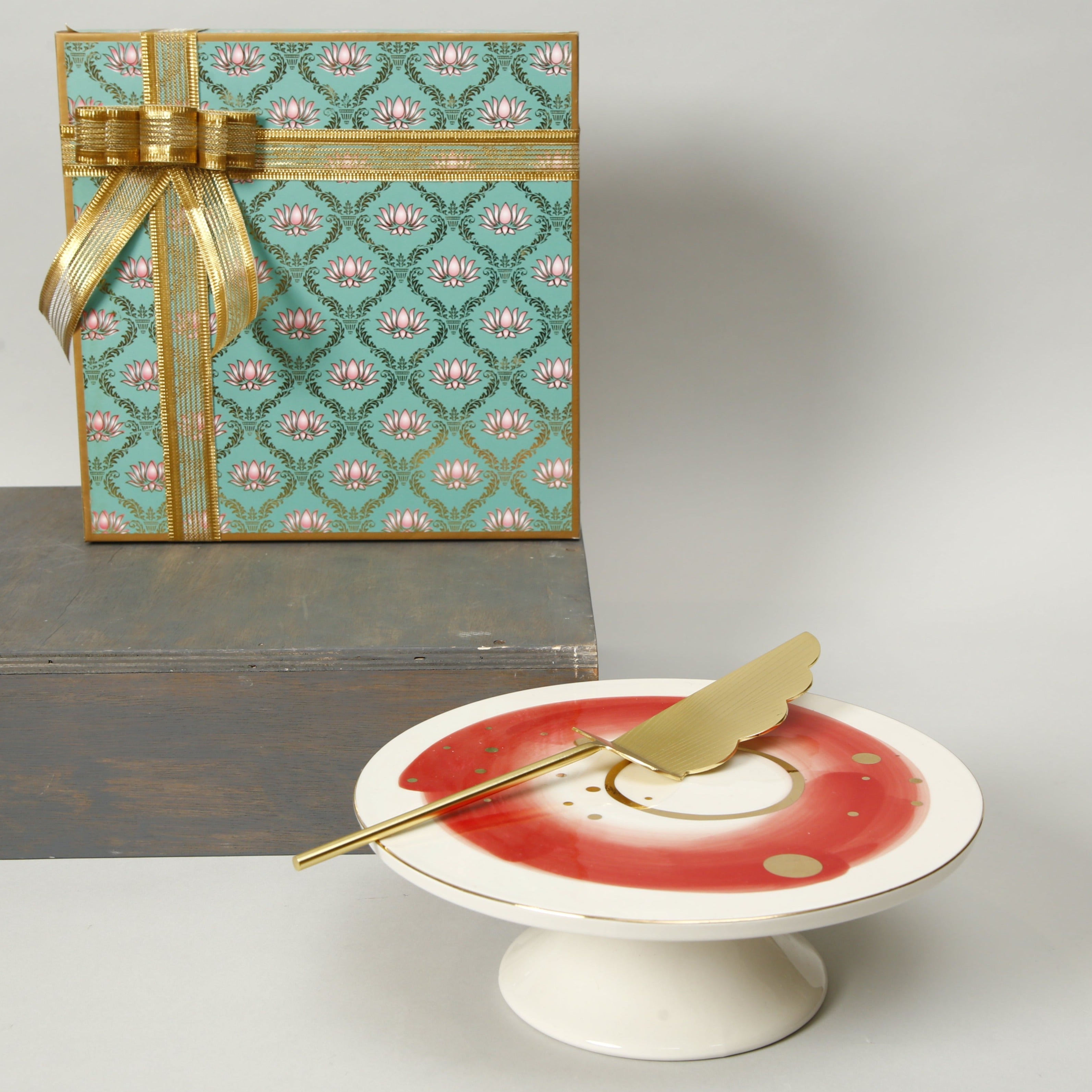 Gift Box - Snowflake Cake - Sunny Maid Corporation